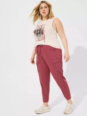 TORRID plus relaxed fit cargo jogger pants in maroon (4XT)